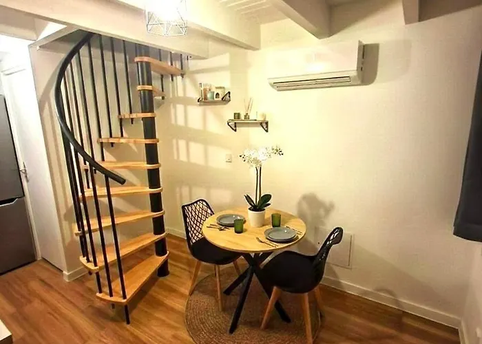 Duplex En Hyper Centre, Calme, Acces Autonome *